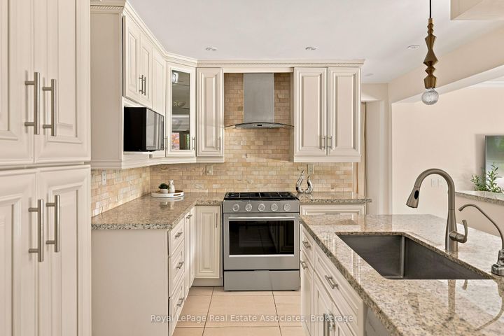 Photo 12 at 1972 Russett Road, Lakeview, Mississauga
