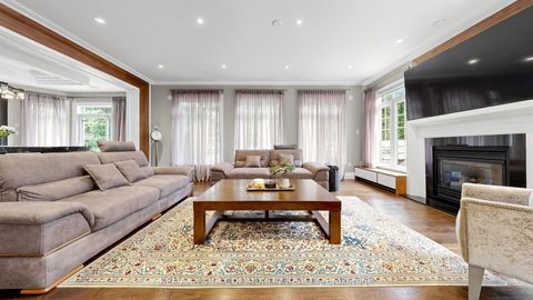 Photo 3 at 25 Guinevere Court, Mill Pond, Richmond Hill