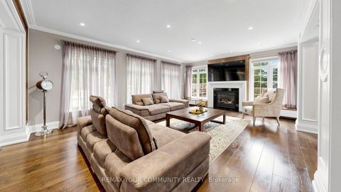 Photo 5 at 25 Guinevere Court, Mill Pond, Richmond Hill