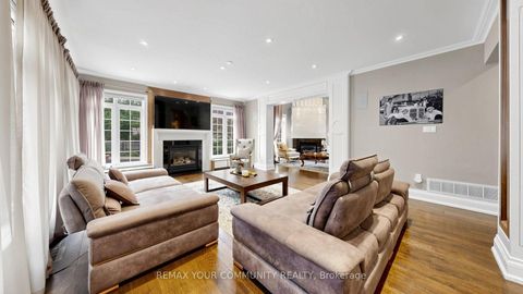 Photo 6 at 25 Guinevere Court, Mill Pond, Richmond Hill