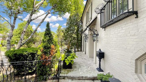 Photo 3 at 27 Strathgowan Crescent, Lawrence Park South, Toronto