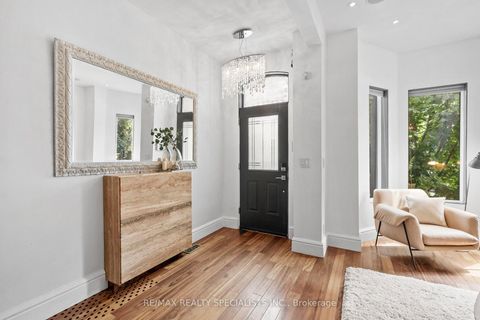 Photo 1 at 418 Ossington Avenue, Bellwoods, Toronto