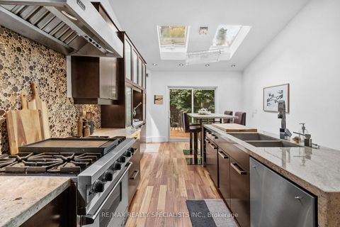 Photo 17 at 418 Ossington Avenue, Bellwoods, Toronto