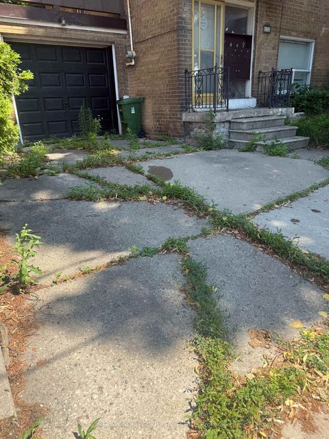 Photo 1 at 832 Davenport Road, Wychwood, Toronto