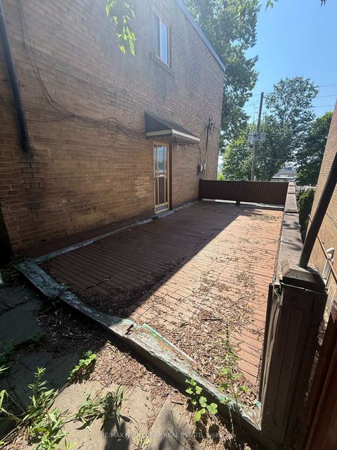 Photo 4 at 832 Davenport Road, Wychwood, Toronto