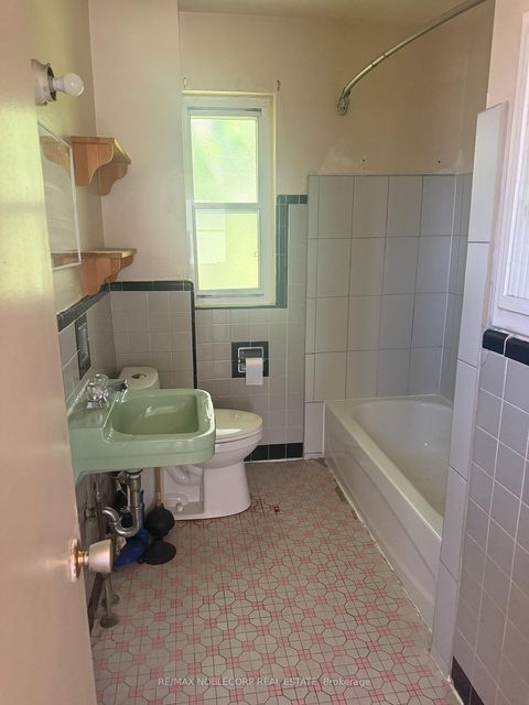 Photo 7 at 832 Davenport Road, Wychwood, Toronto