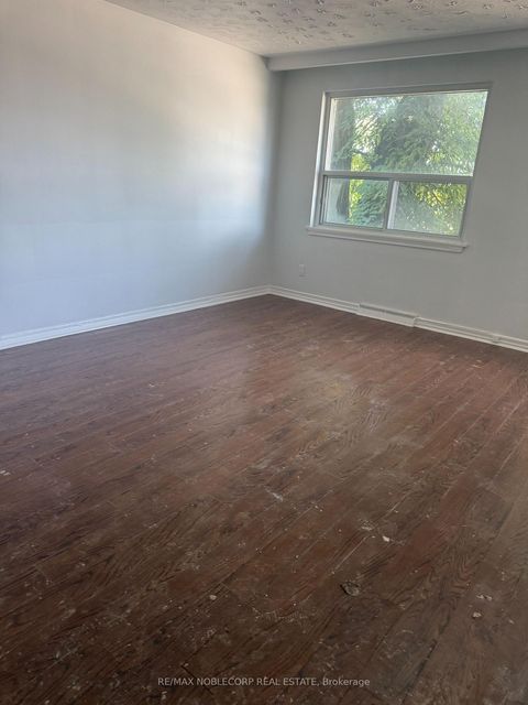 Photo 10 at 832 Davenport Road, Wychwood, Toronto
