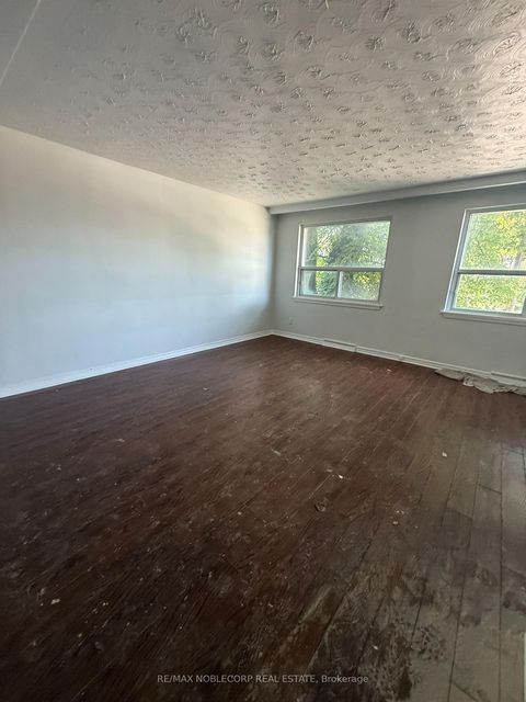 Photo 11 at 832 Davenport Road, Wychwood, Toronto
