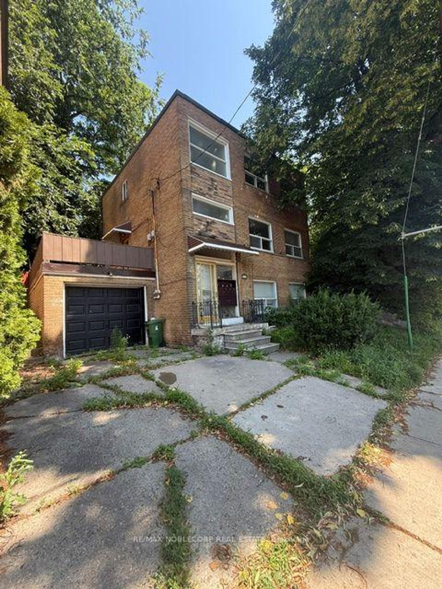 832 Davenport Road, Wychwood, Toronto 