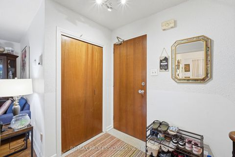 Photo 5 at 12 - 48 Three Valleys Drive, Donalda, Toronto