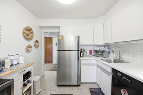 Photo 7 at 12 - 48 Three Valleys Drive, Donalda, Toronto