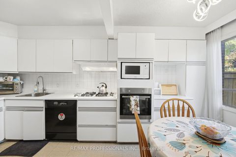 Photo 9 at 12 - 48 Three Valleys Drive, Donalda, Toronto