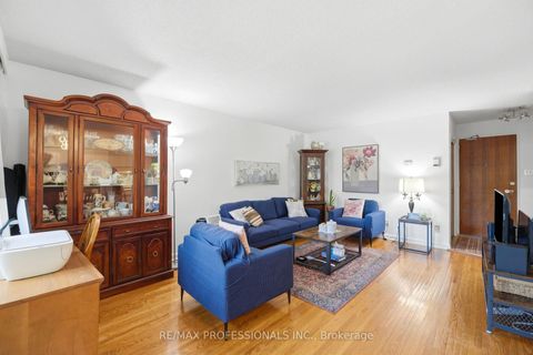 Photo 11 at 12 - 48 Three Valleys Drive, Donalda, Toronto