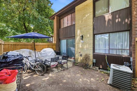 Photo 14 at 12 - 48 Three Valleys Drive, Donalda, Toronto