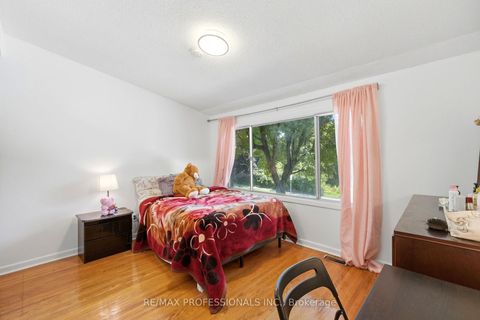 Photo 17 at 12 - 48 Three Valleys Drive, Donalda, Toronto