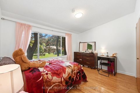 Photo 20 at 12 - 48 Three Valleys Drive, Donalda, Toronto