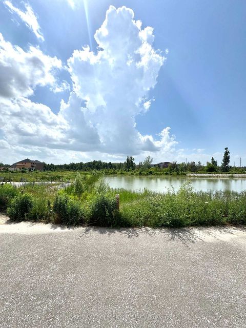 Photo 4 at 14 Barnyard Trail, Shore, Barrie