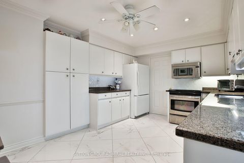 Photo 15 at 106 - 333 Clark Avenue W, Yorkhill, Vaughan