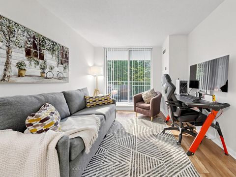 Photo 7 at 203 - 398 Eglinton Avenue, Mount Pleasant East, Toronto