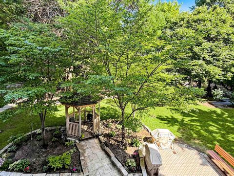 Photo 30 at 203 - 398 Eglinton Avenue, Mount Pleasant East, Toronto
