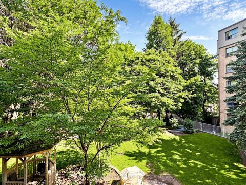 Photo 32 at 203 - 398 Eglinton Avenue, Mount Pleasant East, Toronto