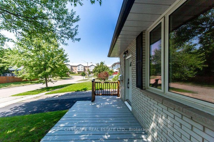 Photo 4 at 322 Fernwood Avenue, O'Neill, Oshawa