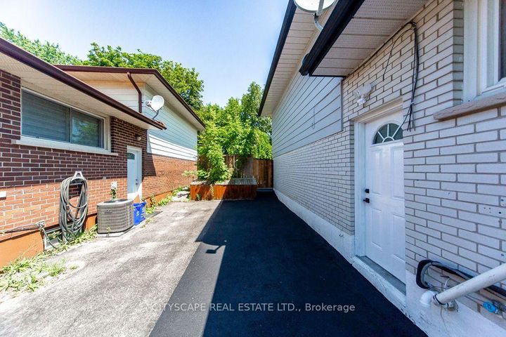 Photo 21 at 322 Fernwood Avenue, O'Neill, Oshawa