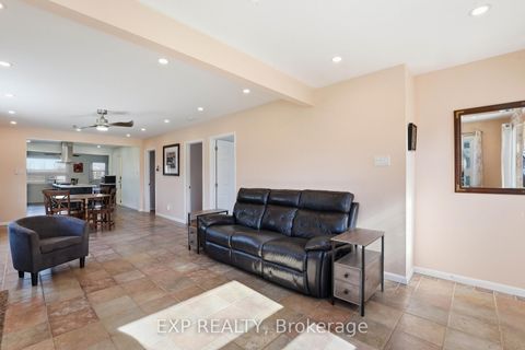 Photo 3 at 33 Isle Vista Drive, Virginia, Georgina