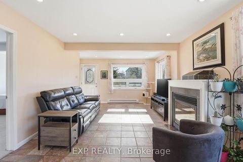 Photo 4 at 33 Isle Vista Drive, Virginia, Georgina