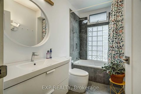 Photo 12 at 452 Montrose Avenue, Little Italy, Toronto