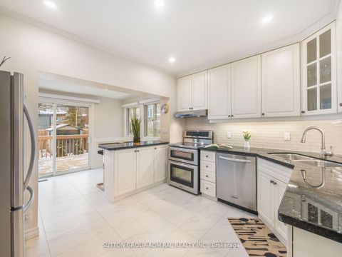 Photo 15 at 389 Davisville Avenue, Mount Pleasant East, Toronto