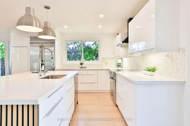 Photo 10 at 625 Sir Richards Road, Erindale, Mississauga