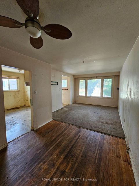 Photo 2 at 142 Cherrywood Drive, London, Newmarket
