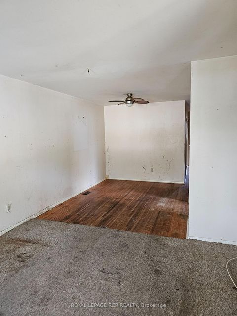 Photo 3 at 142 Cherrywood Drive, London, Newmarket