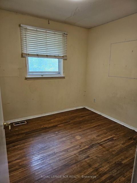 Photo 5 at 142 Cherrywood Drive, London, Newmarket