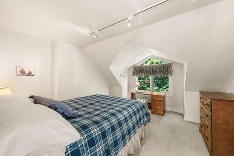 Photo 21 at 9 Inglewood Drive, Moore Park, Toronto