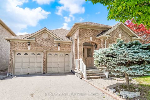 Photo 1 at 21 Mira Vista Place, Sonoma Heights, Vaughan