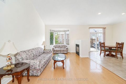 Photo 3 at 21 Mira Vista Place, Sonoma Heights, Vaughan