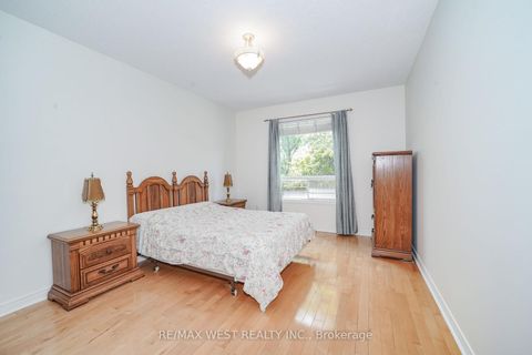 Photo 7 at 21 Mira Vista Place, Sonoma Heights, Vaughan