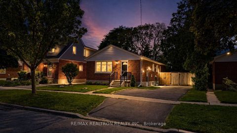 Photo 1 at 91 Vauxhall Drive, Dorset Park, Toronto