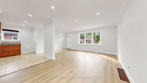 Photo 4 at 91 Vauxhall Drive, Dorset Park, Toronto