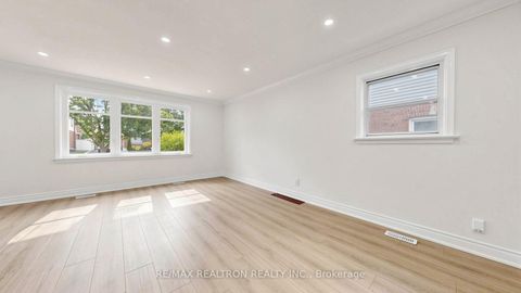 Photo 5 at 91 Vauxhall Drive, Dorset Park, Toronto