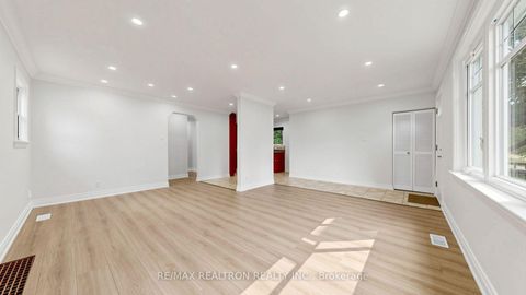 Photo 10 at 91 Vauxhall Drive, Dorset Park, Toronto