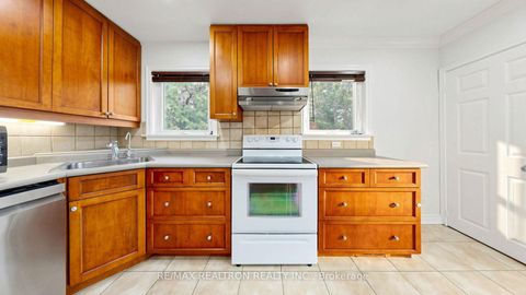 Photo 12 at 91 Vauxhall Drive, Dorset Park, Toronto