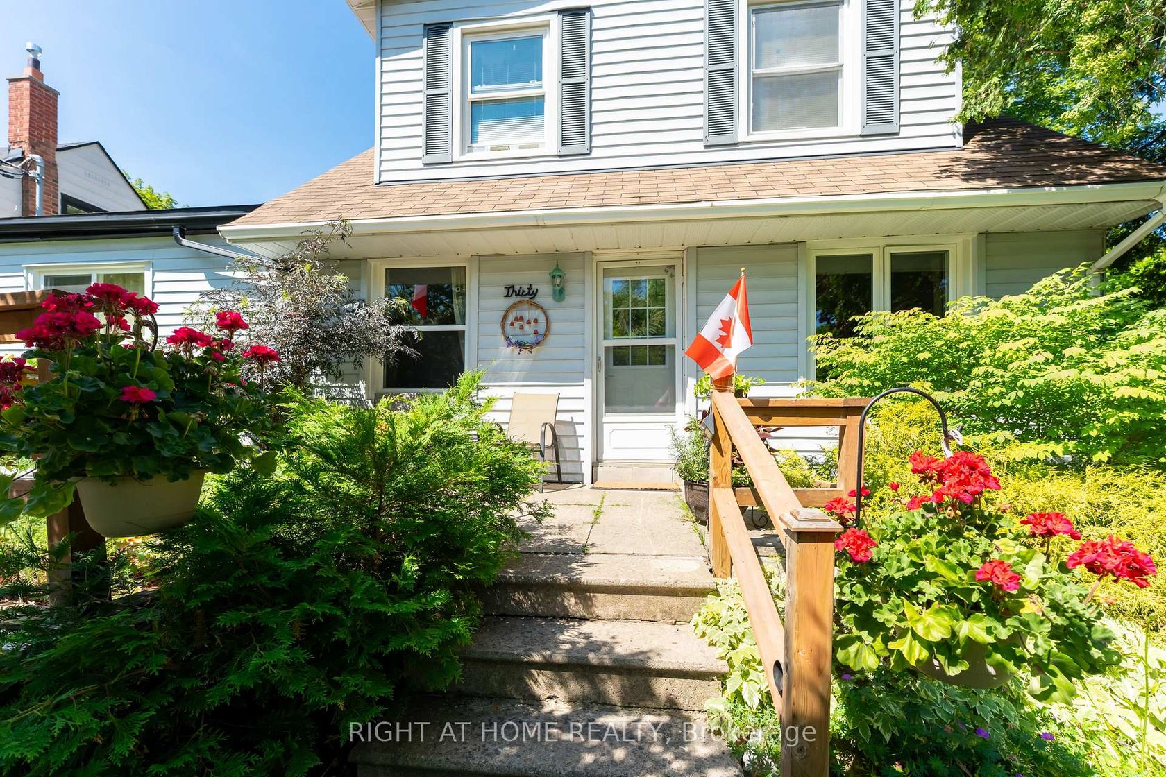 Photo 4 at 30 Allister Avenue, Cliffcrest, Toronto