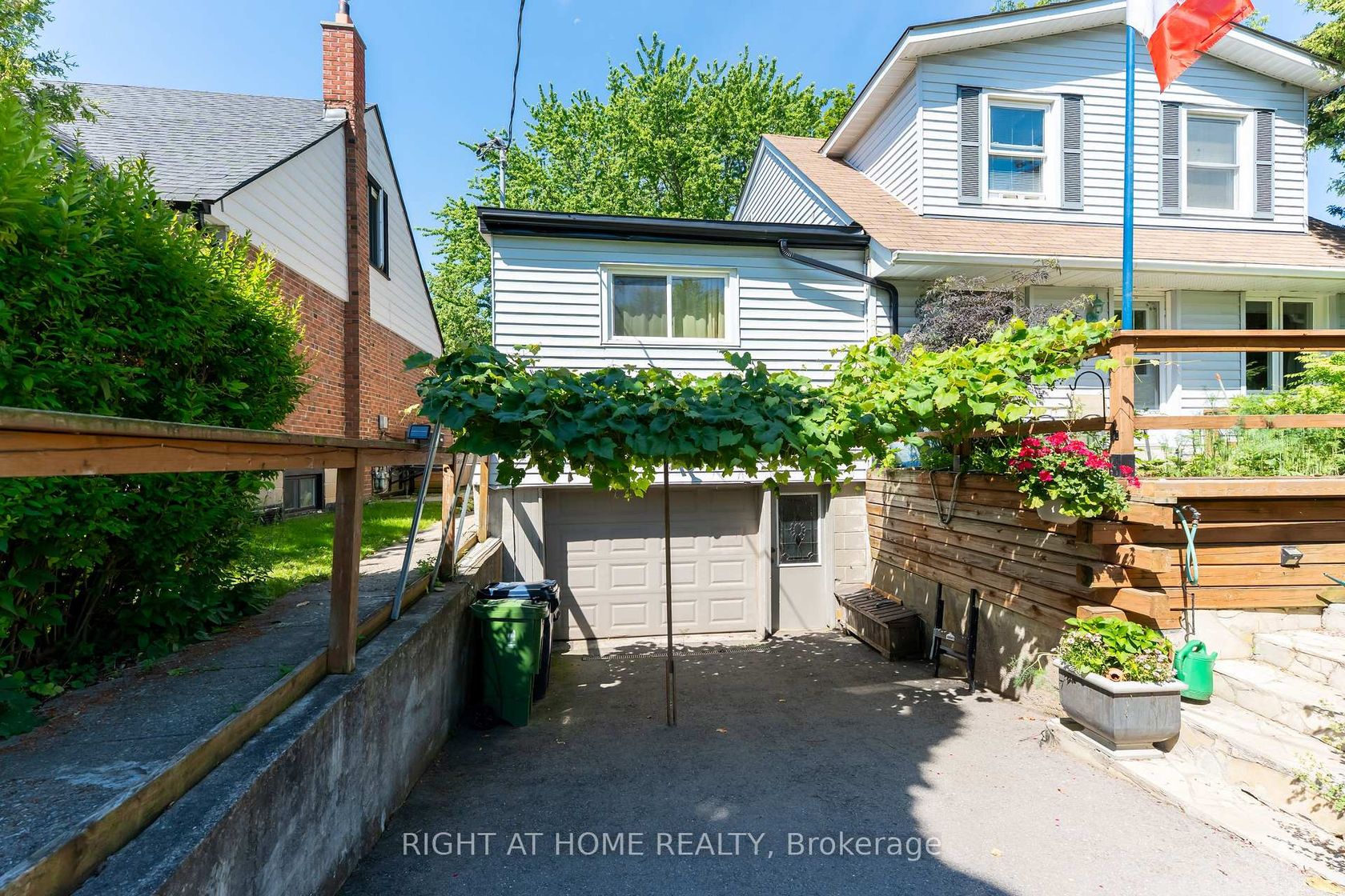 Photo 5 at 30 Allister Avenue, Cliffcrest, Toronto