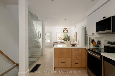 Photo 10 at 37 Gledhill Avenue, Lumsden, Toronto