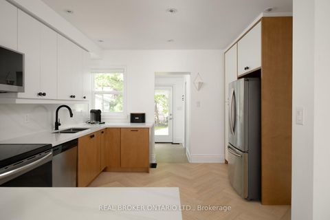 Photo 13 at 37 Gledhill Avenue, Lumsden, Toronto