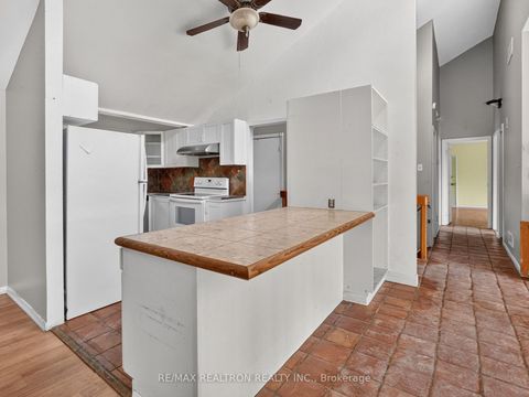 Photo 10 at 110 Glenwoods Avenue, Keswick South, Georgina