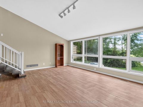 Photo 11 at 110 Glenwoods Avenue, Keswick South, Georgina